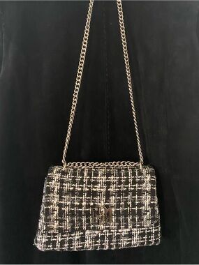 Badgley Mischka Black And White Tweed Shoulder or Cross Body Chain Purse EUC